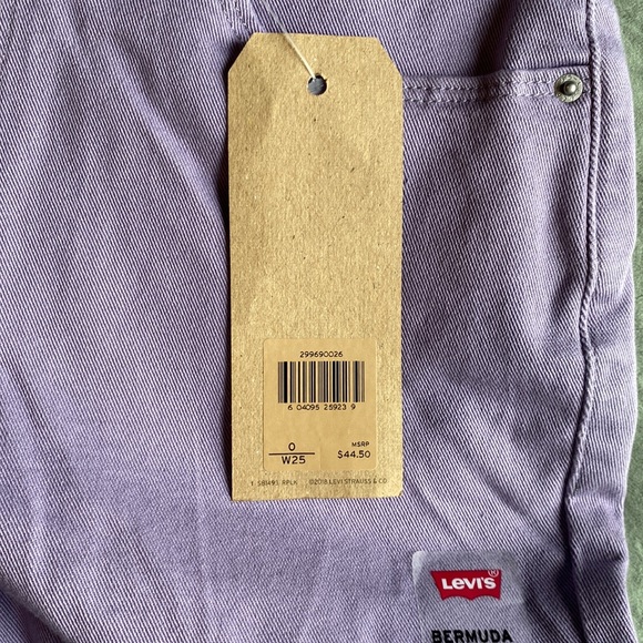 NWT!! Levi’s Mid Rise Bermuda Shorts—Size 25!! - Picture 5 of 10
